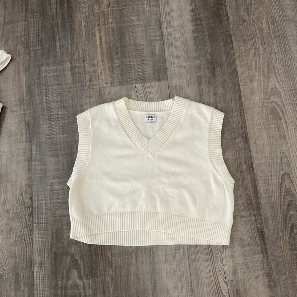 Aritiza Cream Sweater Vest